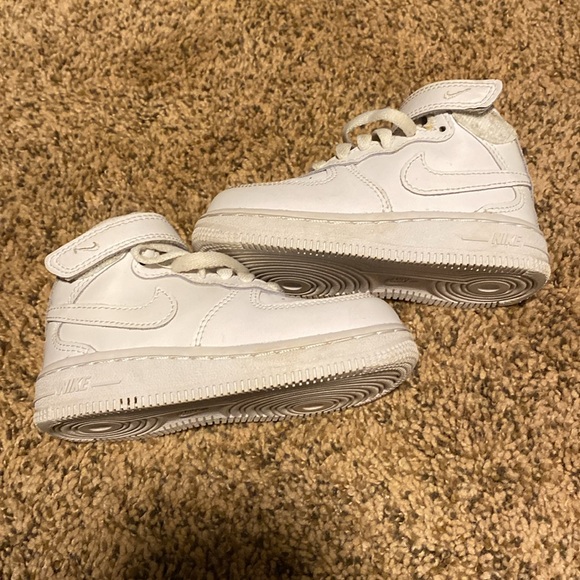 Size 7c Nike Air Force ones - Picture 3 of 5